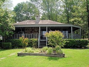 2nd image of 400 Farr Shores Dr APT 8