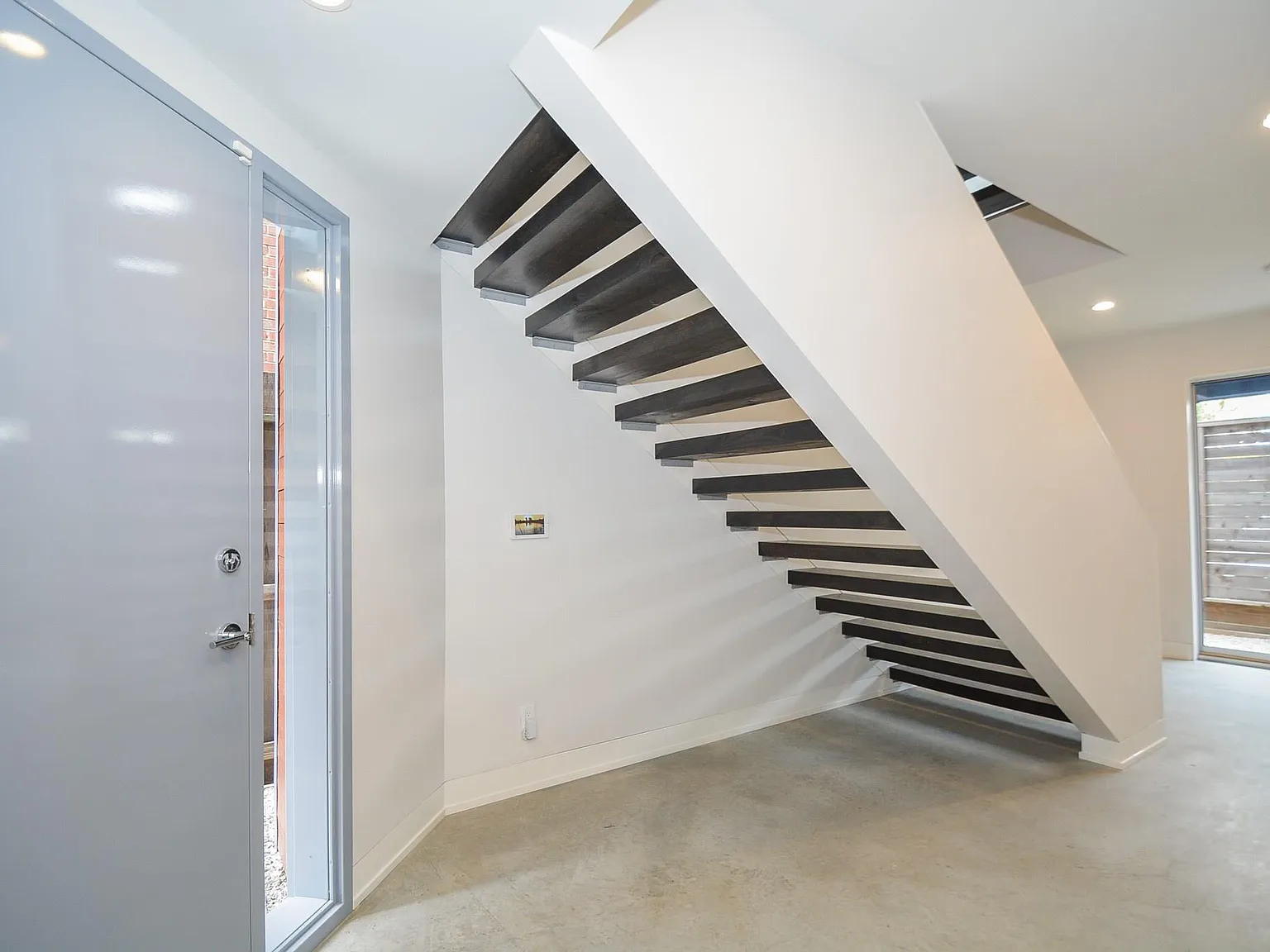 3 bed, 3.5 bath, 2510 sqft, $3,600 — Photo 4