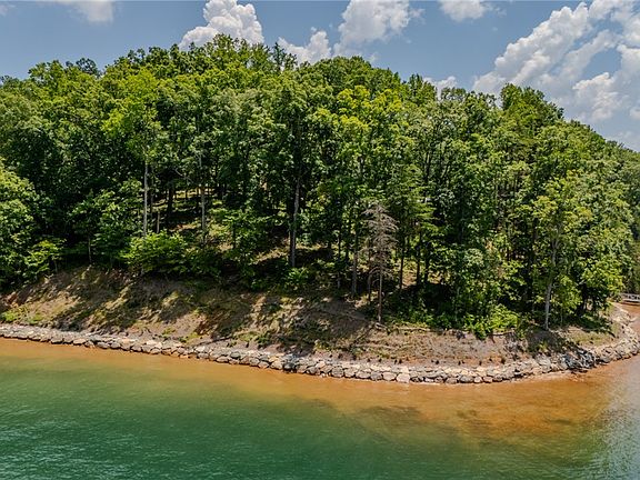 5th image of 233 Sandy Hollow Ct
