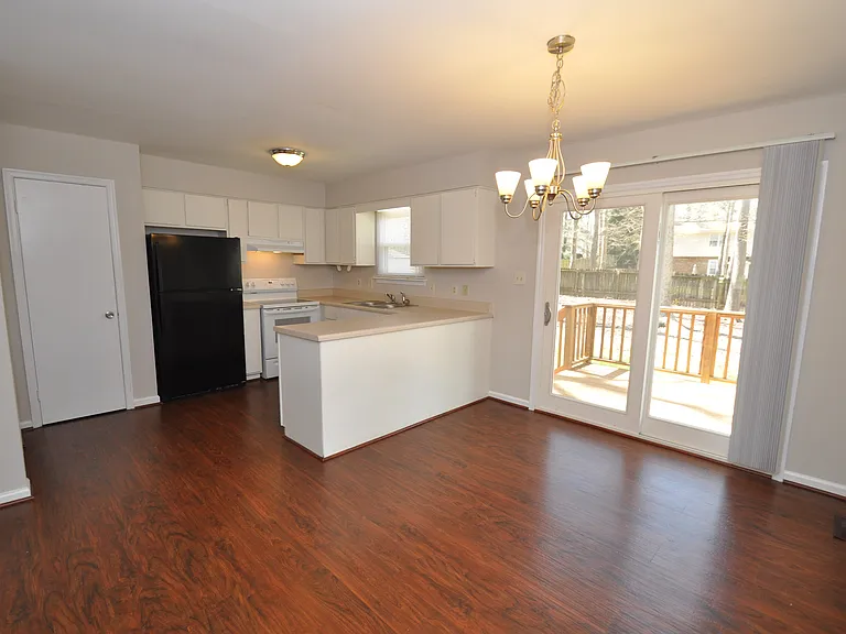109 Misty Ct — Photo 6