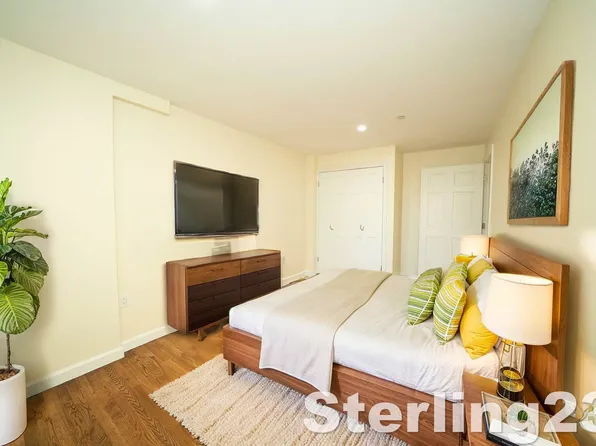 28-21 Astoria Boulevard image 2 of 15