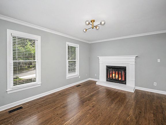 4th image of 1000 Black Oak Ct
