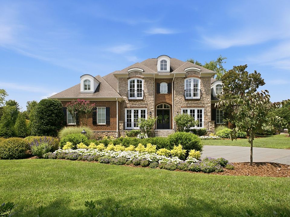 1st image of 403 Brierly Ct