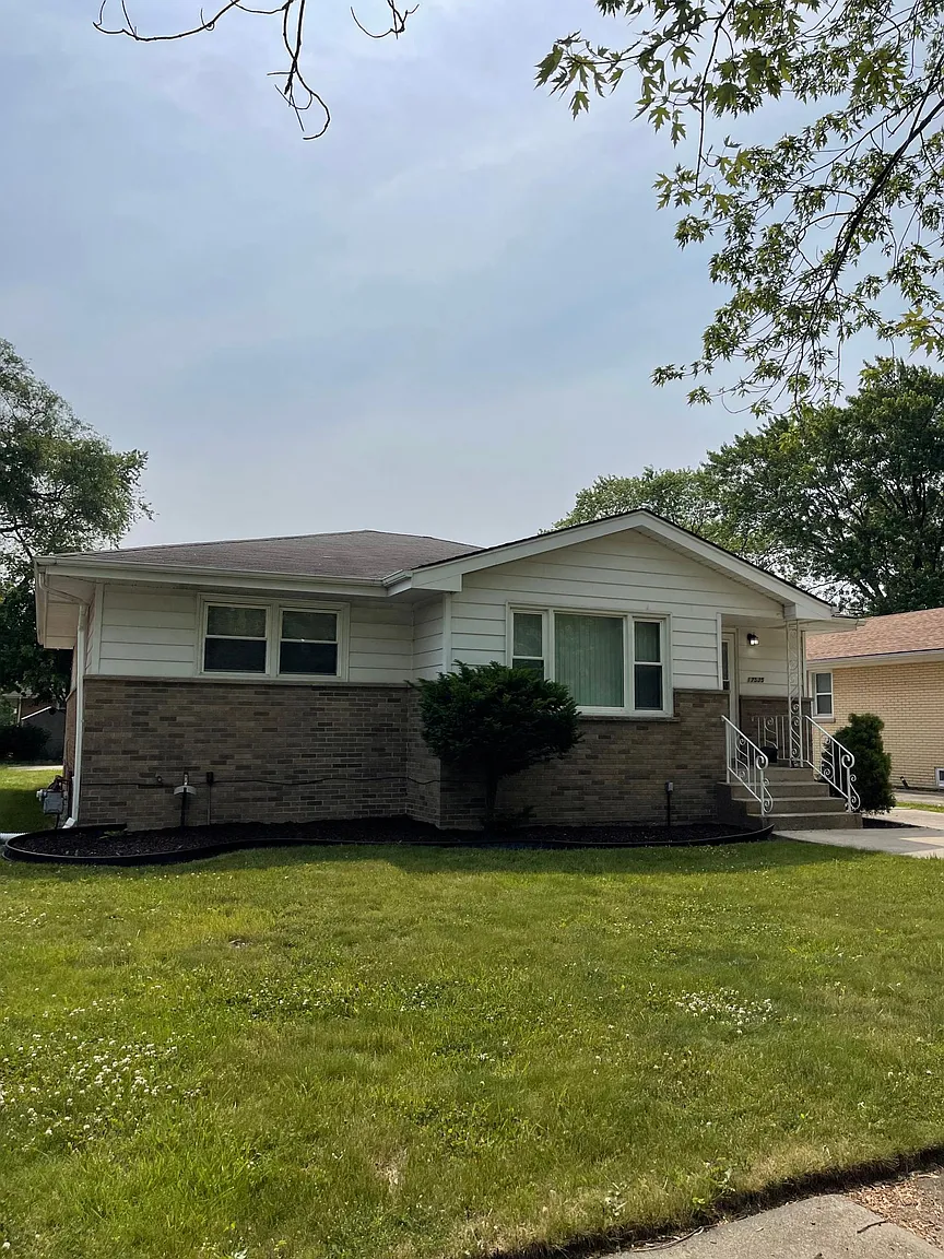 17535 William St photo 1