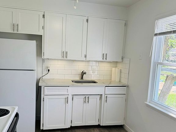 3rd image of 6442 Springwood Rd