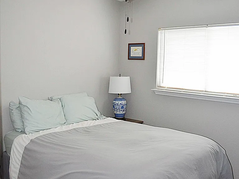 204 Crowfoot Dr — Photo 23