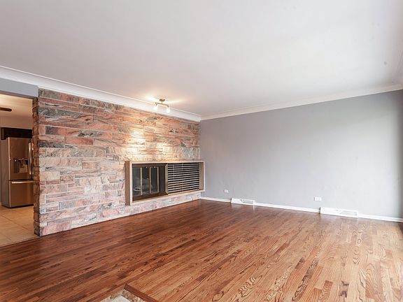 3rd image of 1636 Buckingham Ave
