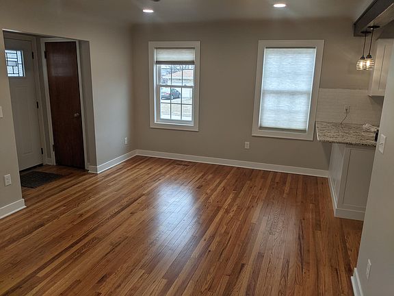 4th image of 3001 S 43rd St