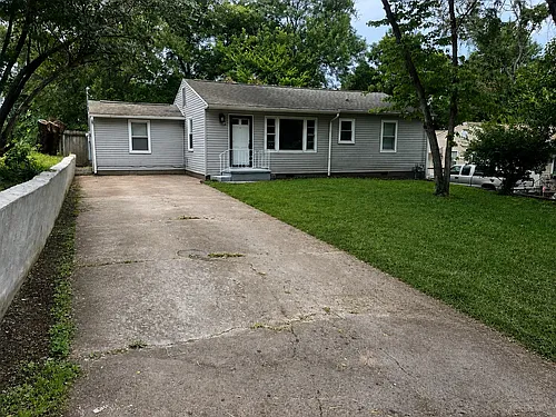 1131 E Red Bud Rd Photo 1