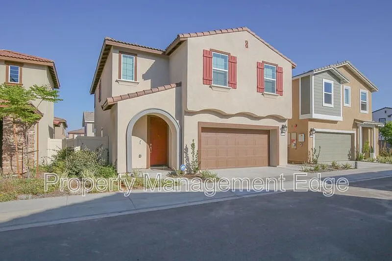 3 bed, 3.0 bath, 1870 sqft, $3,195 — Photo 3