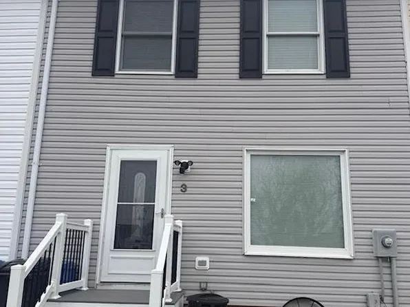 3 Courtland St, Taneytown, MD 21787