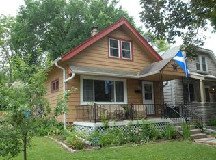 6823 Auburn Ave, Wauwatosa, WI 53213