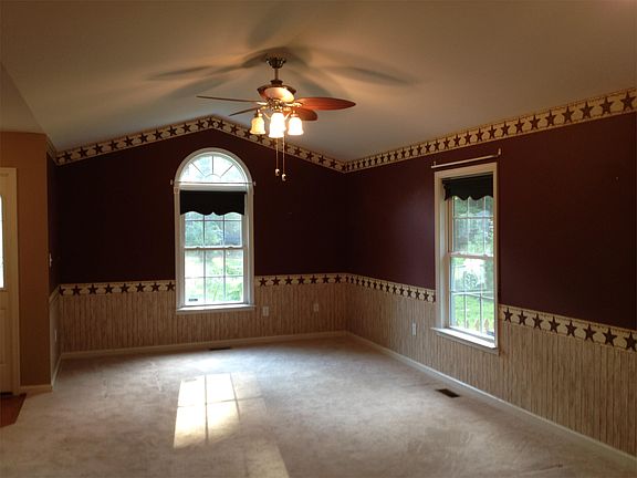 4th image of 240 Greenway Dr