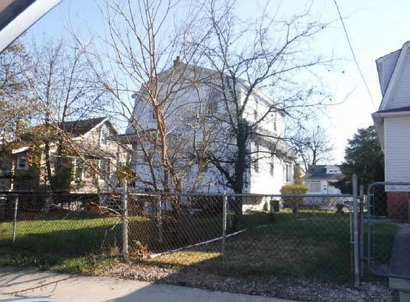 2nd image of 3318 Richmond Ave