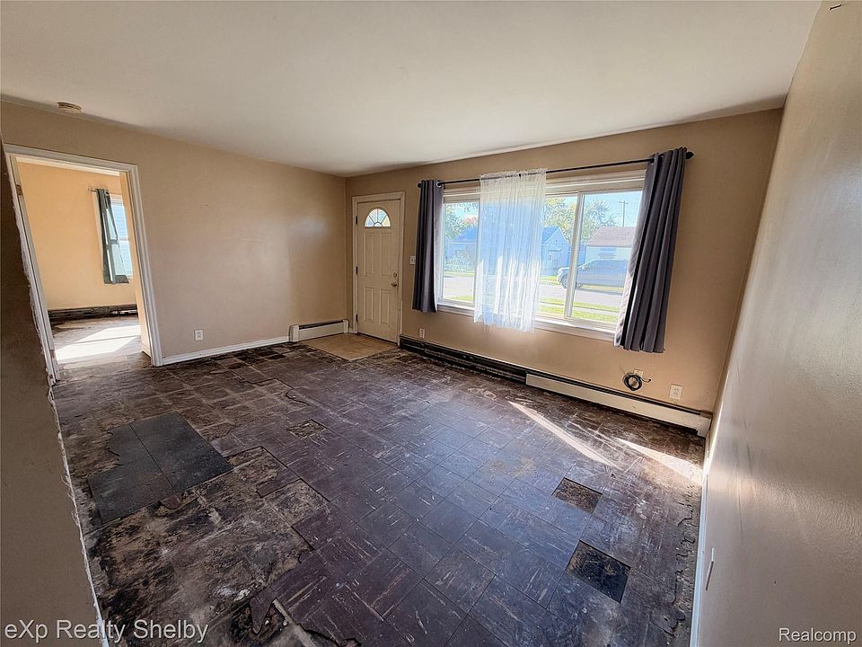 26730 Grandmont St, photo 9