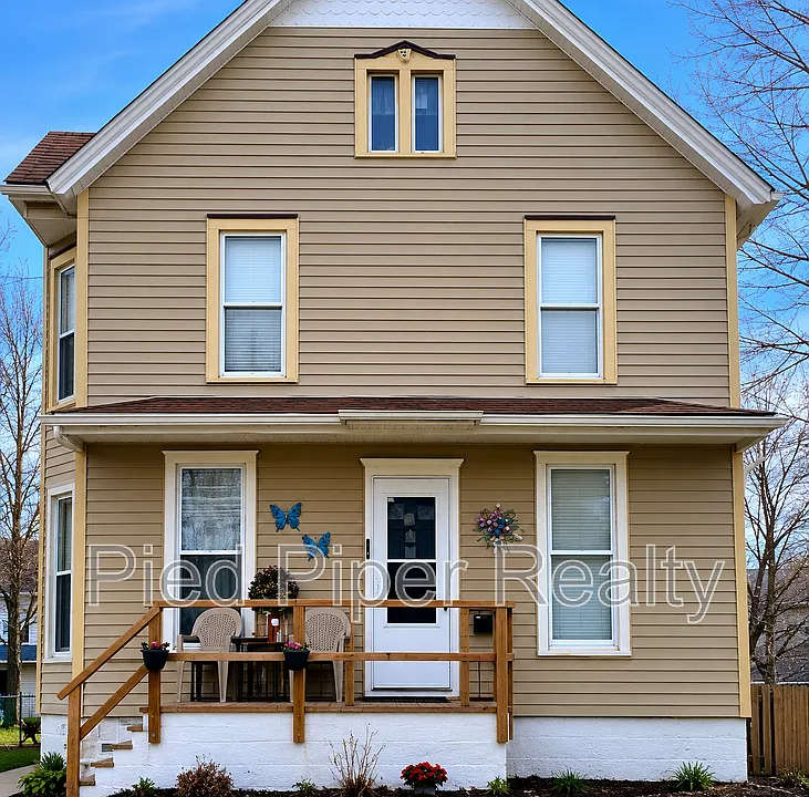 605 1/2 W Douglas St