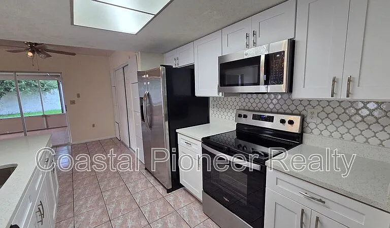 4817 Cypress Tree Dr — Photo 9