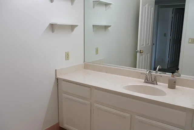 1063 Carolina St — Photo 16