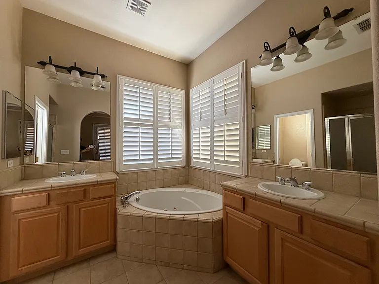 3917 Lakeside Dr — Photo 5