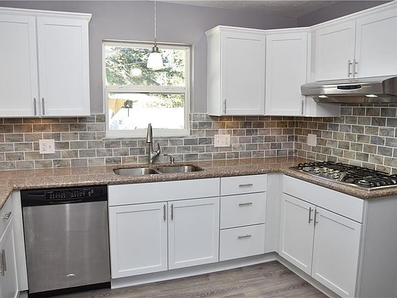 3rd image of 207 Grayling Dr