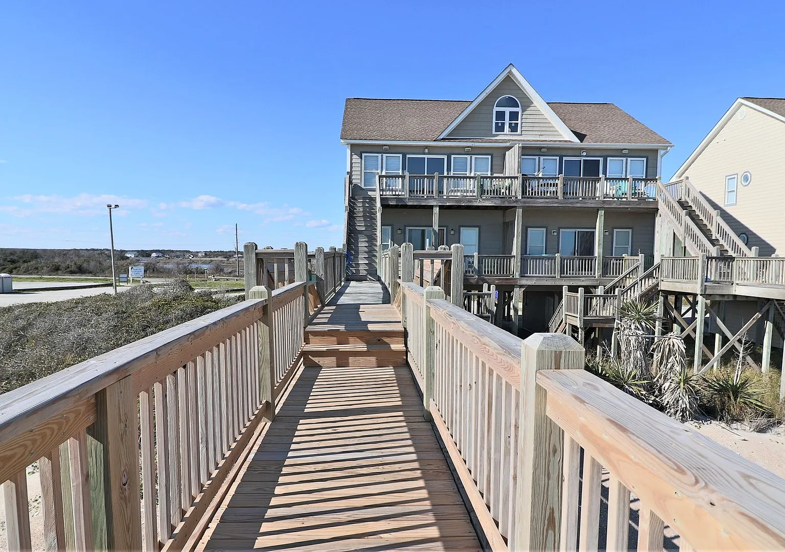 Pet Friendly Off Season Rental 4 Bedroom Oceanfront next to North Topsail Seaview Pier available ... — Photo 1