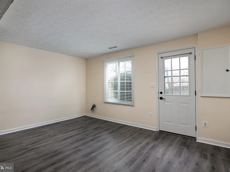 8736 Susquehanna St — Photo 15