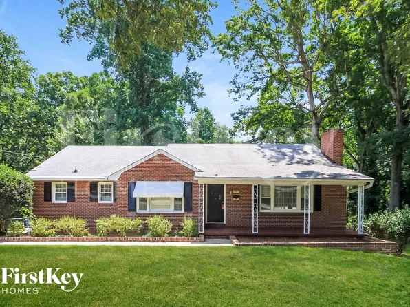 1085 N Peace Haven Rd, Winston Salem, NC 27104
