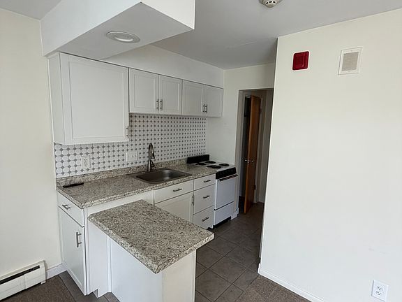 2nd image of 420 Foster St #5
