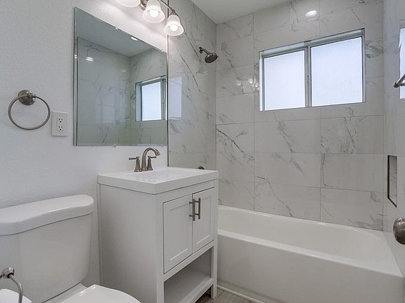 5th image of 4329 Clairemont Dr #4329