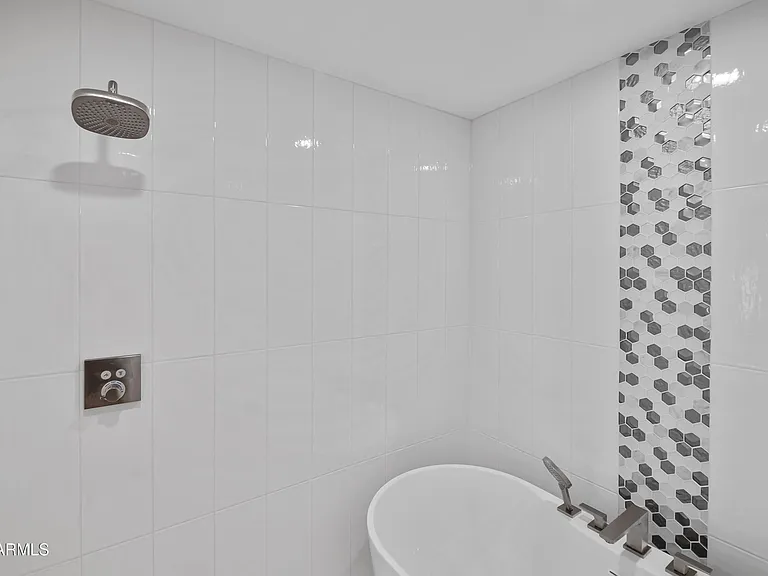 8512 E Via De La Escuela — Photo 11