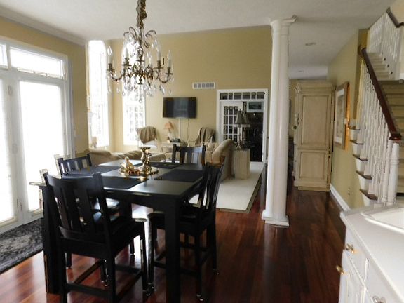 BREAKFAST NOOK