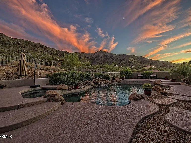 2715 W Cheyenne Dr — Photo 12