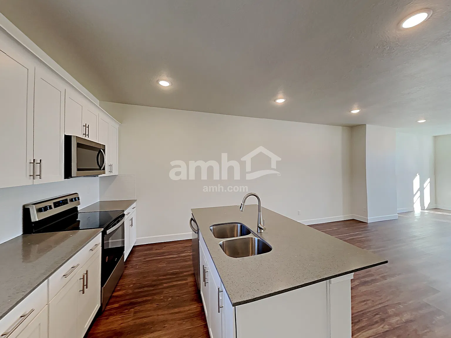 4 bed, 3.5 bath, 1762 sqft, $2,225 — Photo 4