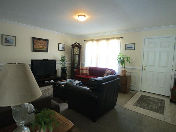 3rd image of 104 Eastside Ln