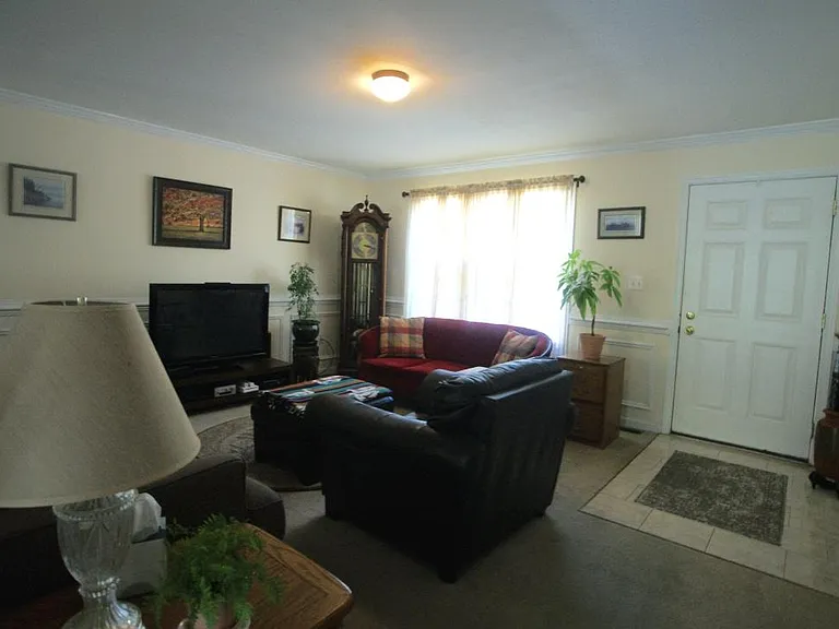 104 Eastside Ln — Photo 3