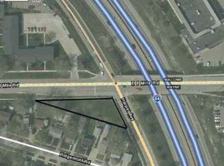 20606 E Eight Mile Rd, Harper Woods, MI 48225