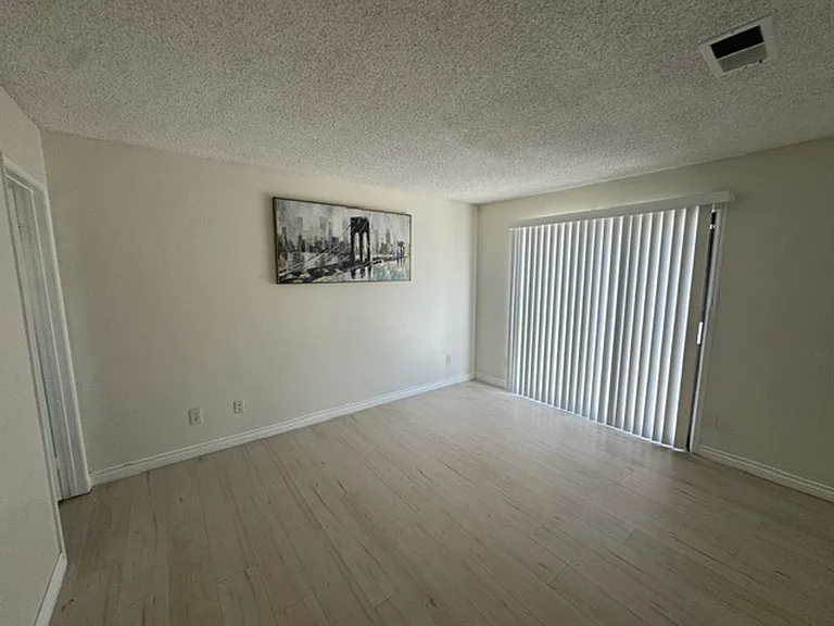 409 Wimbledon Dr — Photo 11