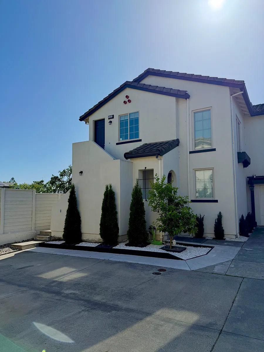 This picture shows the front of the house where the studio is located. The studio is at the top of the stairs, and the door at the top is the studio. The parking spot at the bottom of the stairs belongs to the studio. - 1464 Trombetta St #1464