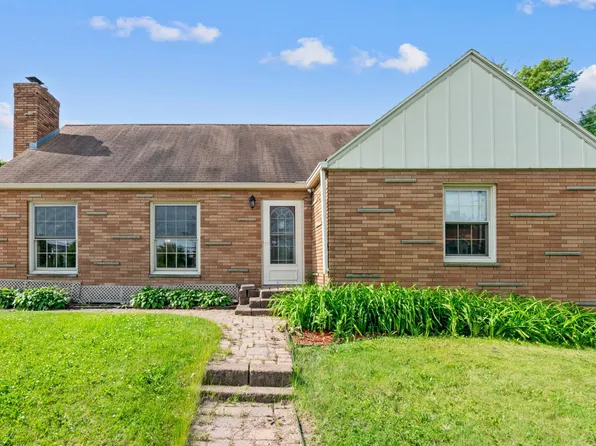 1272 County Road D Cir E, Maplewood, MN 55109