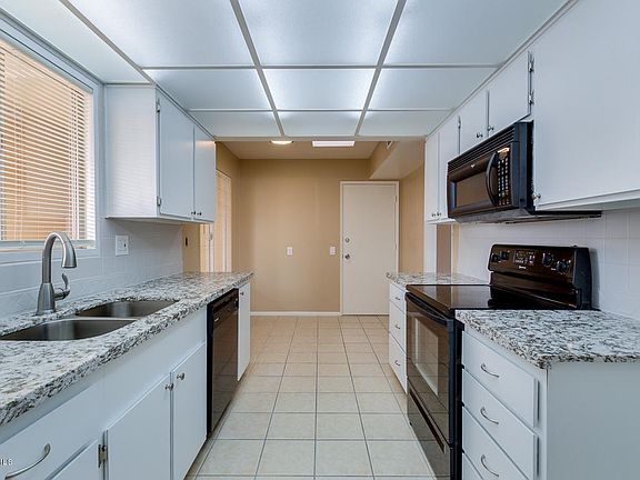 4th image of 11002 W Willowbrook Dr