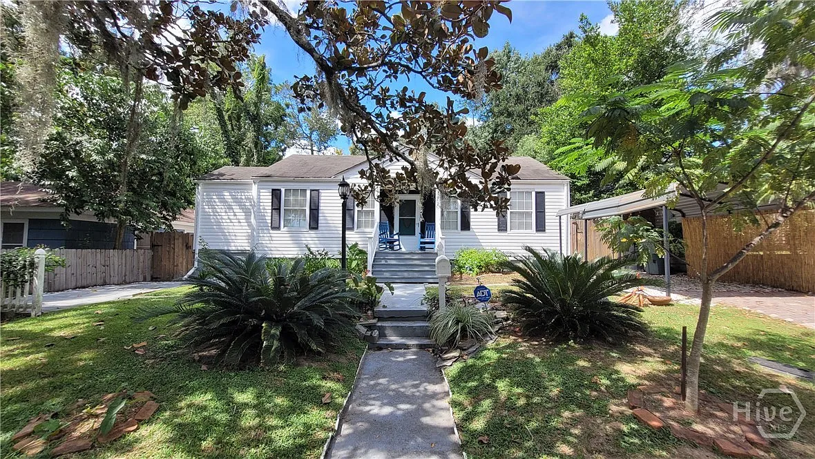 3 bed, 2.0 bath, 1137 sqft, $2,350 — Photo 3
