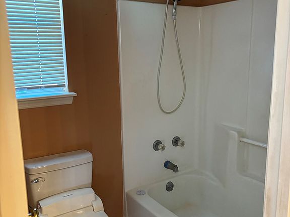 4th image of 170 Springlake Driveleesburg Grn