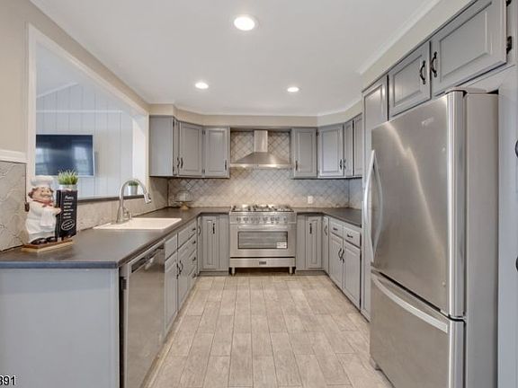 4th image of 115 Gregory Ave