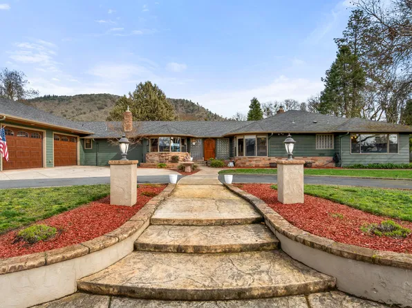 1117 NE Memorial Dr, Grants Pass, OR 97526
