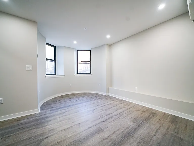 10 Blackwood St #G18 — Photo 1