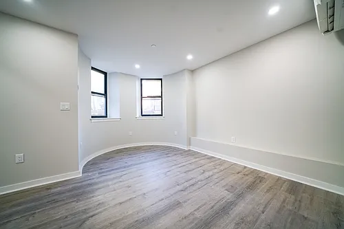10 Blackwood St Photo 1