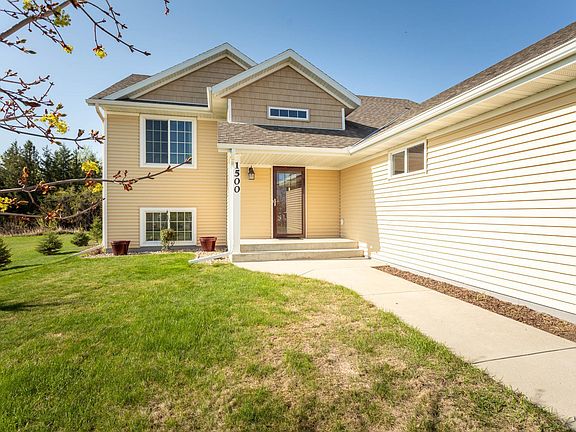 3rd image of 1500 Jasmine Dr
