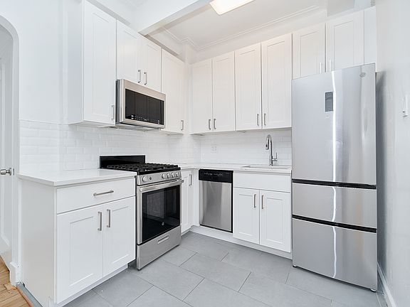 4th image of 600 W 111th St #4B1