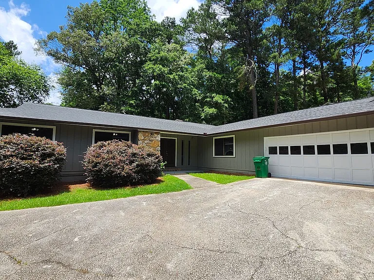 1693 Briarbend Ct — Photo 2