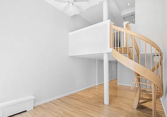 4th image of 250 Mercer St APT C604